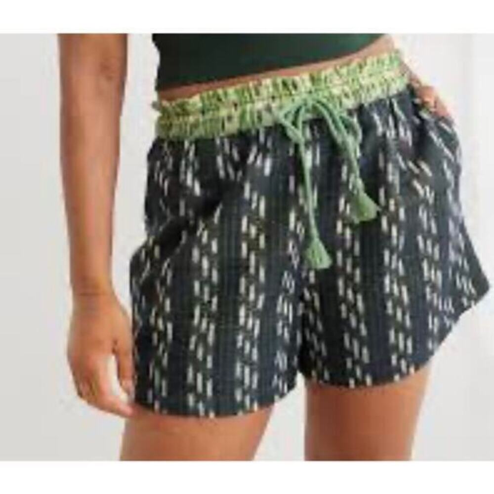 Aerie Black and Green Patterned Women Shorts